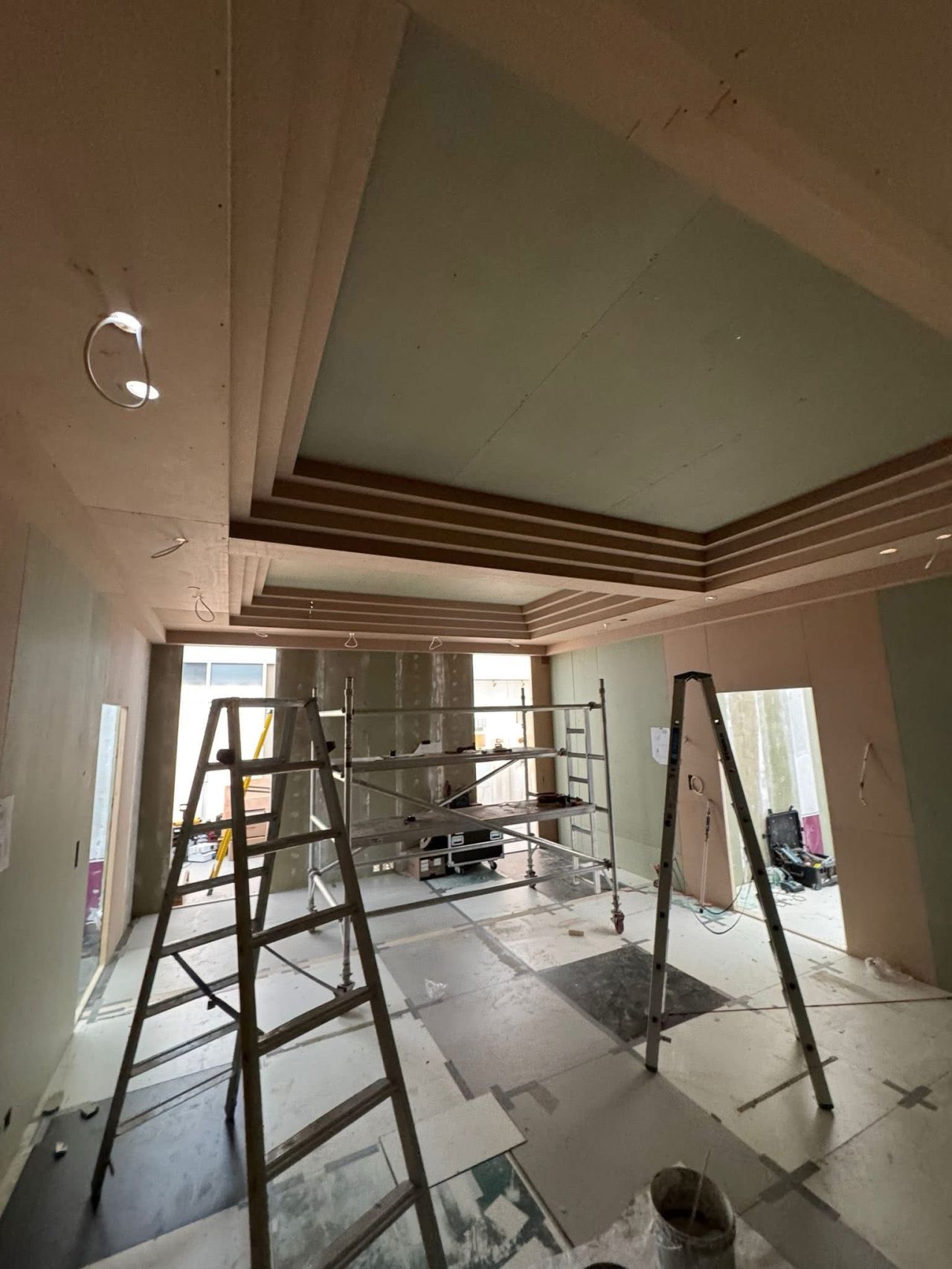 Stepped Cornice Salon